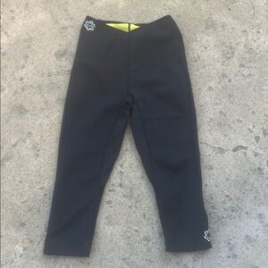 Zaggora Women's Black Capri Neoprene Legging Hot Pants Size M